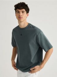 T-shirt boxy z nadrukiem - jasny zielony. Zielone t-shirty męskie Reserved, l, bez wzorów, z dzianiny, bez kołnierzyka. W wyprzedaży za 49.99 zł.