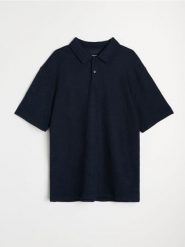 Żakardowa koszulka polo z krótkim rękawe - granatowy. Niebieskie koszulki polo męskie Sinsay, l, bez wzorów, z żakardem, bez ramiączek. Za 39.99 zł.