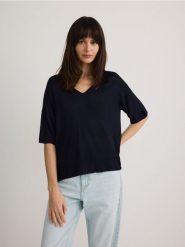 Sweter z wiskozą - granatowy. Niebieskie swetry klasyczne damskie Reserved, l, z dzianiny, bez kołnierzyka. W wyprzedaży za 39.99 zł.
