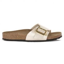 Klapki damskie Birkenstock Catalina. Białe klapki damskie Birkenstock, bez wzorów, z materiału, bez obcasa. Za 692.00 zł.