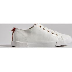 Buty sportowe ze skóry ekologicznej - Biały. Białe buty sportowe na co dzień damskie Mohito, bez wzorów, ze skóry ekologicznej. Za 89.99 zł.