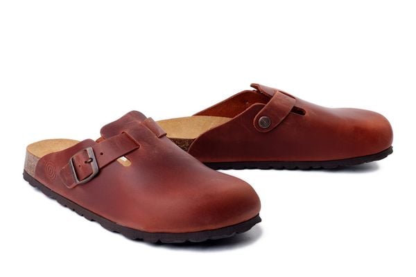 DR. BRINKMANN 600159-02 braun, klapki damskie. Brązowe klapki damskie Dr. Brinkmann, bez wzorów, ze skóry, bez obcasa. Za 289.90 zł.