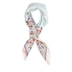 Apaszka Guess. Niebieskie apaszki damskie Guess, z aplikacjami. Za 154.99 zł.