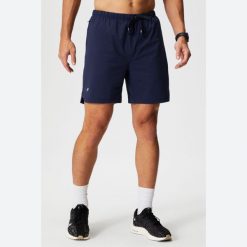 Szorty Fabletics The One 7". Niebieskie szorty męskie FABLETICS, z materiału, bez kołnierzyka. Za 276.25 zł.