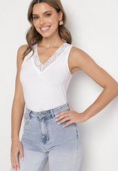 Biały Bawełniany Top Ozdobiony Koronką przy Dekolcie Marithiel. Białe topy damskie Born2be, l, bez wzorów, z bawełny, bez kołnierzyka. Za 19.99 zł.