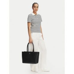 Torebka Tommy Hilfiger. Czarne torebki klasyczne damskie Tommy Hilfiger, bez wzorów, bez dodatków. Za 649.99 zł.