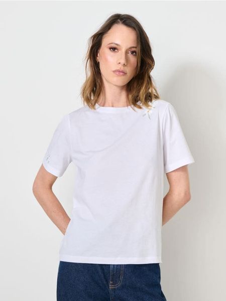 Koszulka z ozdobnym haftem - biały. Białe koszulki dziewczęce Sinsay, l, bez wzorów, bez kołnierzyka. Za 29.99 zł.