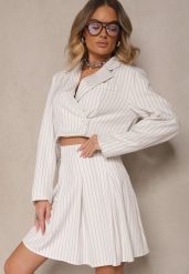 Biała Rozkloszowana Spódnica z Plisami Zdobiona Subtelnym Wzorem w Paski Redamira. Białe spódniczki damskie Renee, l, z aplikacjami, eleganckie, mini, rozkloszowane. Za 54.99 zł.