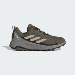 Buty Terrex Anylander Hiking. Brązowe buty trekkingowe męskie Adidas, z materiału, bez zapięcia. Za 356.50 zł.