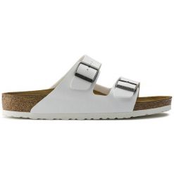 Klapki damskie BIRKENSTOCK ARIZONA. Białe klapki damskie Birkenstock, bez wzorów, bez obcasa. Za 349.99 zł.