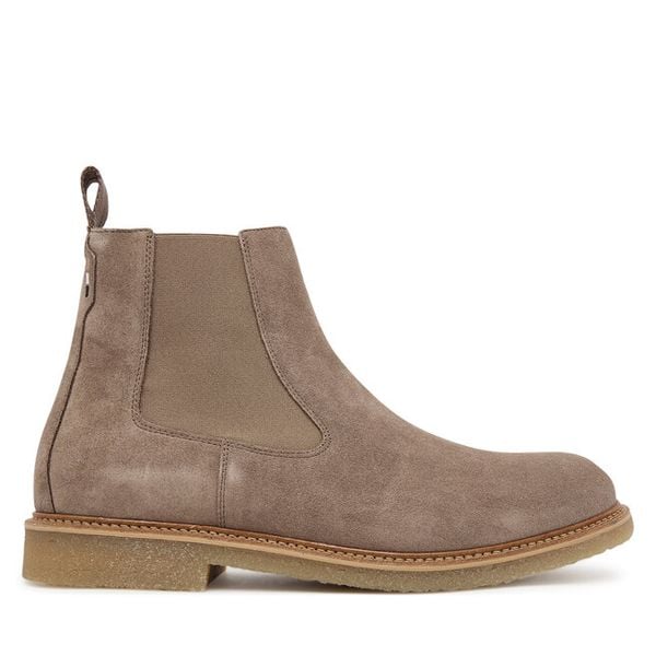 Sztyblety BOSS. Brązowe sztyblety męskie Boss, bez zapięcia. Za 549.99 zł.