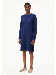 Armedangels Sukienka dzianinowa "Rosanniaas" w kolorze granatowym rozmiar: L. Niebieskie sukienki damskie ARMEDANGELS, na co dzień, l, bez wzorów, z bawełny, bez kołnierzyka, bez ramiączek, midi, proste. Za 239.99 zł.