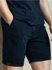Szorty jeansowe chino - niebieski. Niebieskie szorty męskie Sinsay, z jeansu, bez kołnierzyka. Za 59.99 zł.