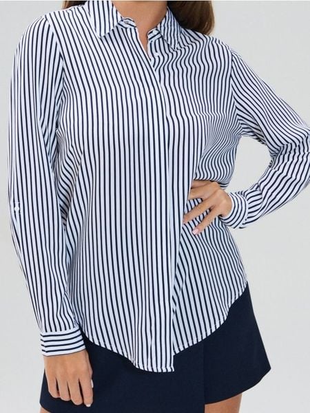 Wiskozowa koszula regular fit w pionowe paski - granatowy. Niebieskie koszule damskie Sinsay, l, bez wzorów, z wiskozy, bez kołnierzyka, bez ramiączek. Za 29.99 zł.