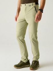 Regatta Spodnie funkcyjne Zipp-Off "Travel Light" w kolorze zielonym rozmiar: 58. Zielone spodnie materiałowe męskie Regatta, z materiału. Za 184.89 zł.