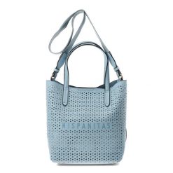 Niebieska Stylowa Damska Torebka Hispanitas. Niebieskie torebki klasyczne damskie Hispanitas, bez wzorów, z materiału, z tłoczeniem, bez dodatków. Za 449.00 zł.