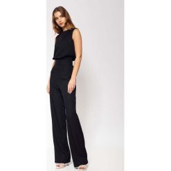Elegancki Kombinezon z Guzikami na Plecach - Czarny. Czarne kombinezony damskie Nife, l, bez wzorów, z elastanu, eleganckie, bez kołnierzyka, bez ramiączek. Za 259.90 zł.