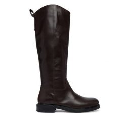 Kozaki Vagabond Shoemakers. Brązowe kozaki damskie Vagabond Shoemakers, bez obcasa, na płaskiej podeszwie. Za 1,089.00 zł.