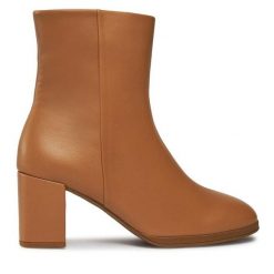 Botki Gabor. Brązowe botki damskie Gabor, bez obcasa, na słupku, bez zapięcia. Za 439.99 zł.