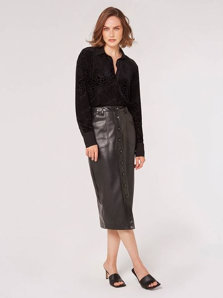 Apricot Bluzka w kolorze czarnym rozmiar: XL. Czarne bluzki damskie Apricot, xl, bez wzorów, bez kołnierzyka, bez ramiączek. Za 83.03 zł.