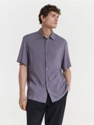 Koszula comfort fit z lyocellem - fioletowy. Fioletowe koszule męskie Reserved, l, bez wzorów, z lyocellu, bez kołnierzyka, bez ramiączek. W wyprzedaży za 59.99 zł.
