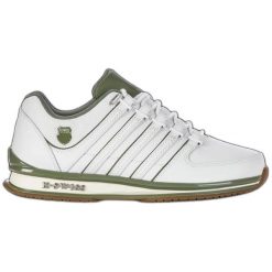 Buty K-Swiss Rinzler M 01235-953-M białe. Białe buty sportowe na co dzień męskie z gumy, bez zapięcia. Za 474.38 zł.
