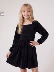 Welurowa sukienka z marszczeniem - czarny. Czarne sukienki dziewczęce Sinsay, bez wzorów, z weluru, bez ramiączek. Za 45.99 zł.