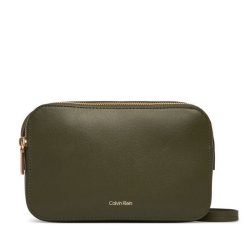 Torebka Calvin Klein. Zielone listonoszki damskie CALVIN KLEIN, bez wzorów, bez dodatków. Za 409.99 zł.