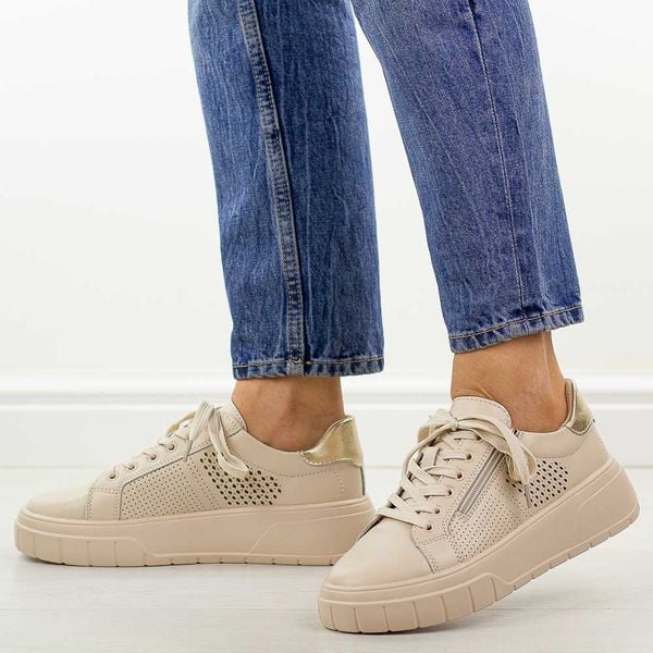 Beżowe skórzane półbuty damskie Jezzi 9778. Brązowe półbuty damskie Jezzi, bez wzorów, z jeansu, klasyczne, z okrągłym noskiem, bez obcasa, na platformie. Za 229.00 zł.