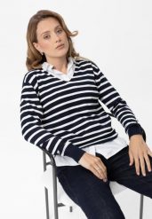 Sweter w paski S-TOLA. Białe swetry klasyczne damskie Volcano, s, z dzianiny, bez kołnierzyka. Za 139.99 zł.