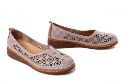 KOCH 4131 Beżowy, półbuty damskie. Brązowe półbuty damskie KOCH, bez wzorów, ze skóry, bez obcasa, na koturnie. Za 249.90 zł.