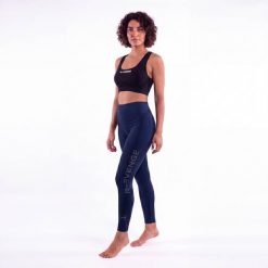 Damskie wygodne legginsy, dostępne w wielu kolorach. Niebieskie legginsy damskie R-EVENGE, l, bez wzorów, z materiału. Za 195.00 zł.