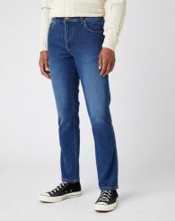 MĘSKIE SPODNIE JEANSOWE WRANGLER TEXAS SLIM BLUE SILK W12SAO67S 112141145. Niebieskie spodnie materiałowe męskie Wrangler, bez wzorów, z jeansu. Za 199.99 zł.