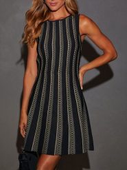 Milan Kiss Sukienka w kolorze czarnym rozmiar: L. Czarne sukienki damskie Milan Kiss, l, bez wzorów, bez kołnierzyka, bez ramiączek, mini. Za 152.99 zł.