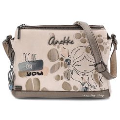 Torebka damska Anekke, z efektownym nadrukiem i metalowym logo zapinana na suwak, beżowa, 42743-184. Brązowe torebki klasyczne damskie Anekke, bez wzorów, z nadrukiem, bez dodatków. Za 369.00 zł.