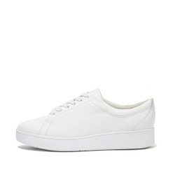 Damskie skórzane buty sportowe FitFlop Rally. Białe buty sportowe na co dzień damskie Flip Flop, bez wzorów, z jeansu, tenisowe. Za 564.00 zł.