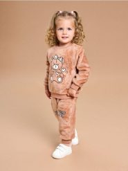 Bluza z futerkiem i naszywką w kształcie misia - brązowy. Brązowe bluzy i bluzki niemowlęce Sinsay, z aplikacjami, bez ramiączek, bez kaptura. Za 19.99 zł.