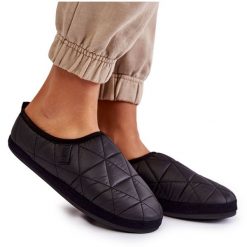 Damskie Wsuwane Papcie Big Star KK274606 Czarne. Czarne kapcie damskie z gumy. Za 159.39 zł.