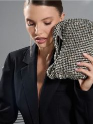 Torebka hobo z ozdobnymi cyrkoniami - wielobarwny. Torebki klasyczne damskie Sinsay, bez wzorów, bez dodatków. Za 59.99 zł.