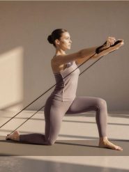 Legginsy sportowe Gym Hard - kremowy. Białe legginsy damskie Sinsay, l, bez wzorów. Za 39.99 zł.