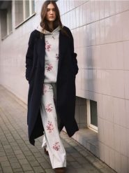 Spodnie z ozdobnym haftem - jasnoszary. Szare spodnie materiałowe damskie Reserved, bez wzorów, z bawełny. Za 139.99 zł.