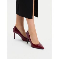 Szpilki Tamaris. Czerwone szpilki Tamaris, bez wzorów, bez obcasa. Za 340.99 zł.