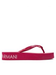 Emporio Armani Klapki XVQS07 XN118 00238 Różowy. Czerwone klapki damskie Emporio Armani, bez wzorów, z tworzywa sztucznego, bez obcasa. Za 223.00 zł.