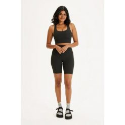 Biustonosz dla kobiet Girlfriend Collective Rib Paloma. Czarne biustonosze sportowe damskie GIRLFRIEND COLLECTIVE, bez wzorów, prążkowane. Za 268.00 zł.