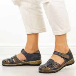 Granatowe ażurowe półbuty damskie Potocki 90396. Niebieskie półbuty damskie POTOCKI, w ażurowe wzory, z jeansu, eleganckie, bez obcasa, na płaskiej podeszwie. Za 149.00 zł.