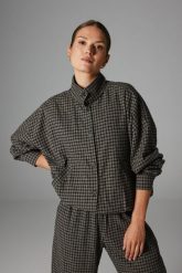 KURTKA PILAR SZARO- CZARNA L - Flawless. Czarne kurtki damskie Flawless, l, bez wzorów, z bawełny, bez kaptura. Za 619.00 zł.