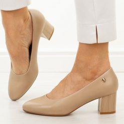 Coffee czółenka damskie na obcasie Sergio Leone Pb404. Czółenka damskie Sergio Leone, bez wzorów, ze skóry, z okrągłym noskiem, bez obcasa, na obcasie. Za 169.00 zł.