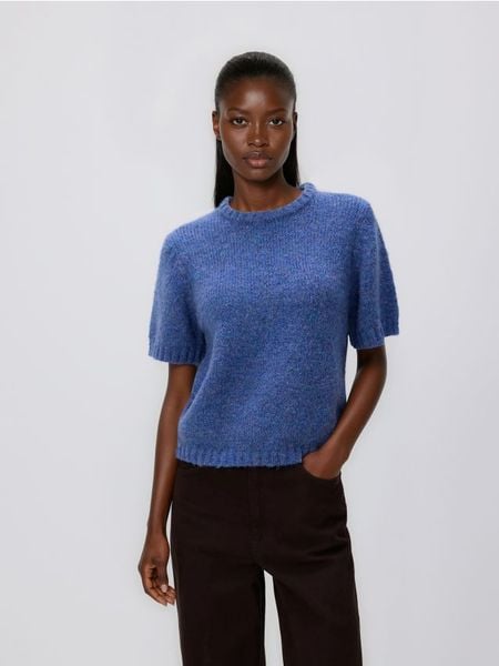 Sweter z krótkimi rękawami - niebieski. Niebieskie swetry klasyczne damskie Reserved, l, z dzianiny, bez kołnierzyka. Za 119.99 zł.