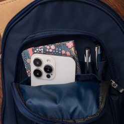 Plecak plecaczek damski mały lekki dwukomorowy wodoodporny elegancki granatowy Beltimore R37. Niebieskie plecaki damskie bez wzorów, eleganckie. Za 59.90 zł.