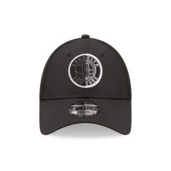 Czapka z daszkiem New Era 9Forty Mesh. Czarne czapki męskie New Era, bez wzorów, z meshu, sportowe. Za 212.50 zł.